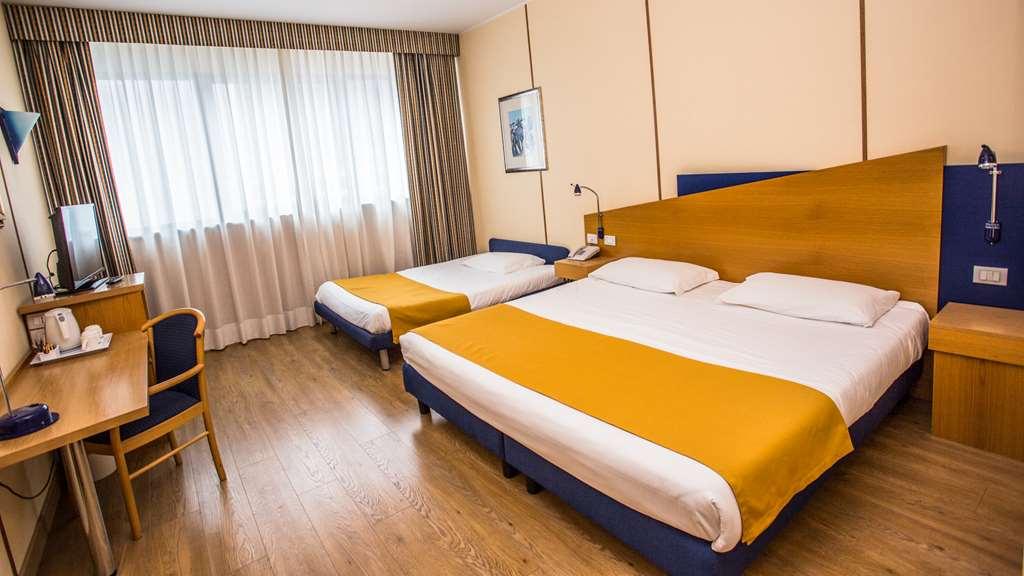 Hotel Express Aosta East Pollein Стая снимка